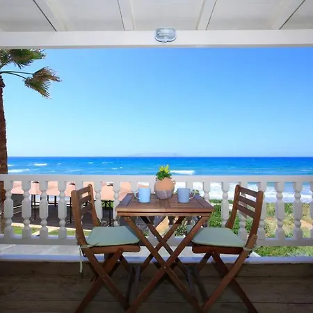 Flokos. Lazy Days, Balmy Nights On The Seafront Apartment Kokkini Hani Exterior photo