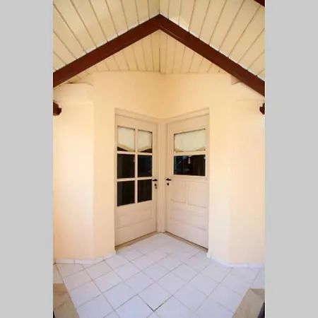 Flokos. Lazy Days, Balmy Nights On The Seafront Apartment Kokkini Hani Exterior photo