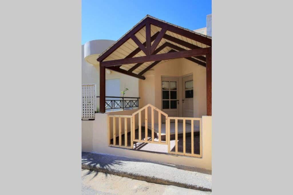 Flokos. Lazy Days, Balmy Nights On The Seafront Apartment